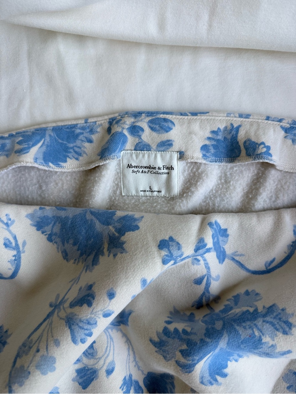 Abercrombie & Fitch Sweat Set - LARGE TOP/MEDIUM PANT - Picture 2 of 9